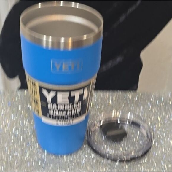 Yeti Rambler 30 is Cup w/MagSafe Lid- Big Waves - Picture 6 of 7